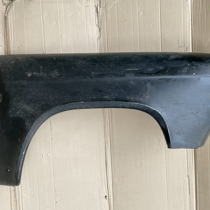 Крыло переднее правое